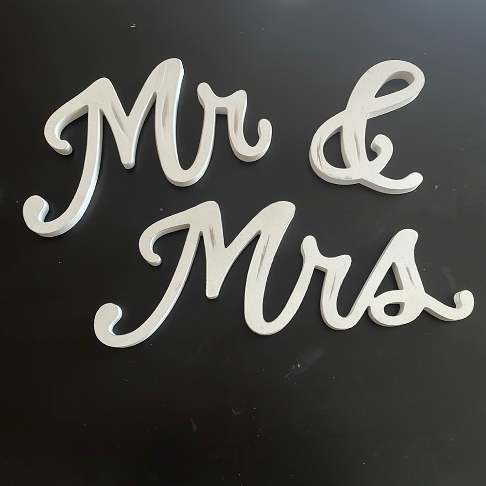 Mr & Mrs white table sign decor